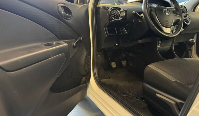 
								Usados 2015  Toyota Etios full									